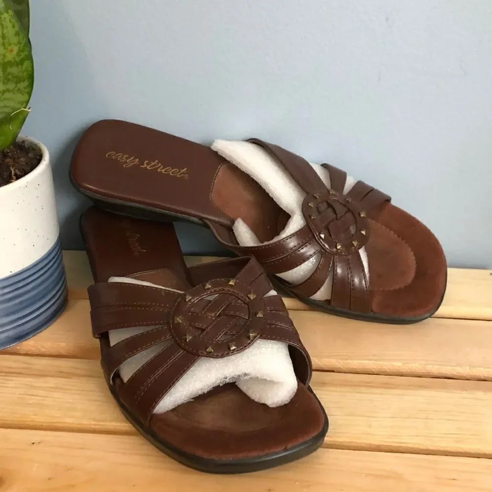 Easy Street Sz 9 Brown Sandals